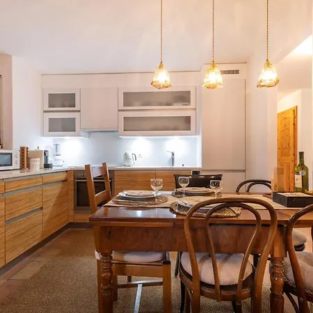 - Fabulous 2-bedroomed Flat