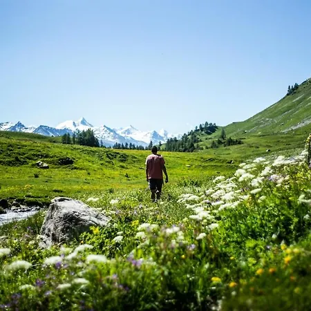 Apartament - Fabulous 2-bedroomed Flat