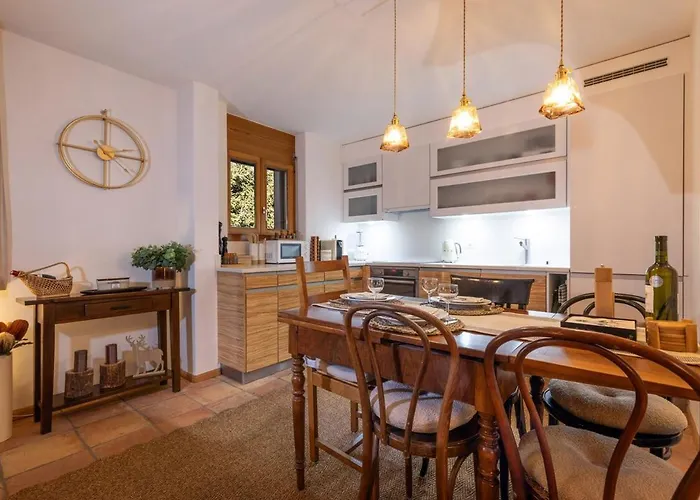 - Fabulous 2-bedroomed Flat クラン